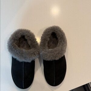 UGG Women's Cozy Black and Gray Slippers